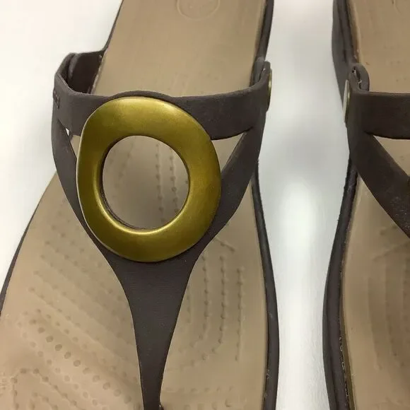 Crocs Sanrah Brown Gold Circle Accent Flip Flop Thong Sandals Women 9 Low Wedge - Picture 11 of 14